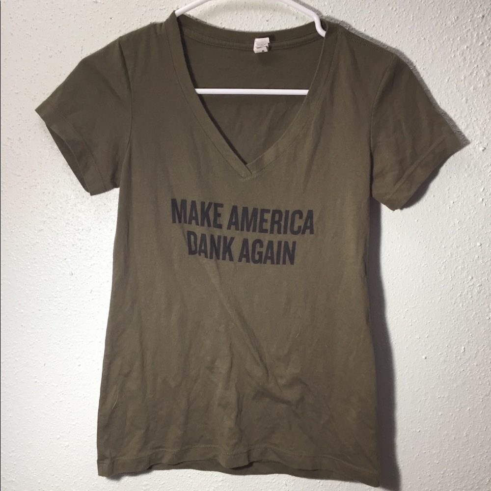 Dank V-neck